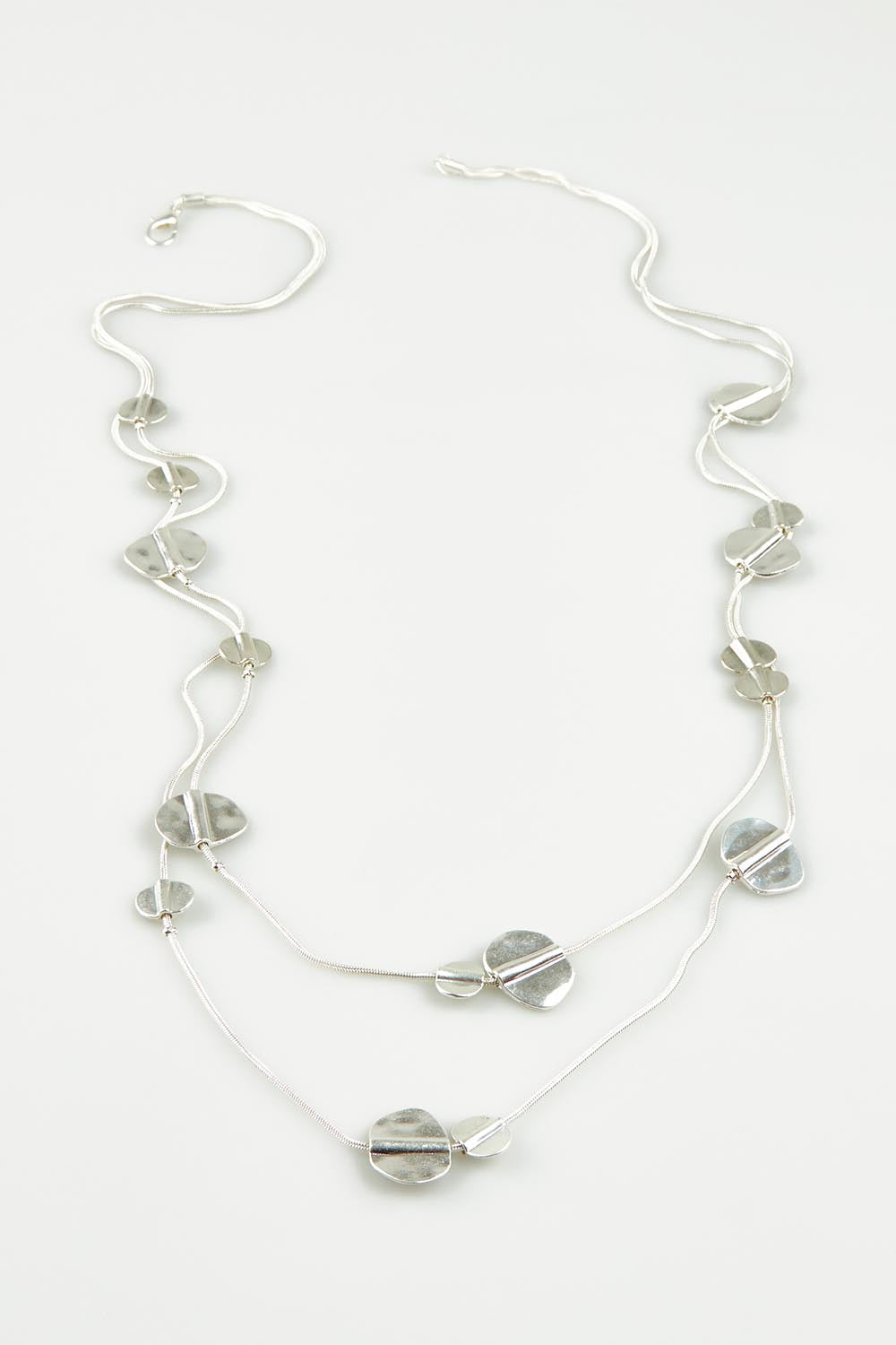 A model wearing the Toronto Necklace in colour Silver (Metallics), from the front, showing the whole outfit