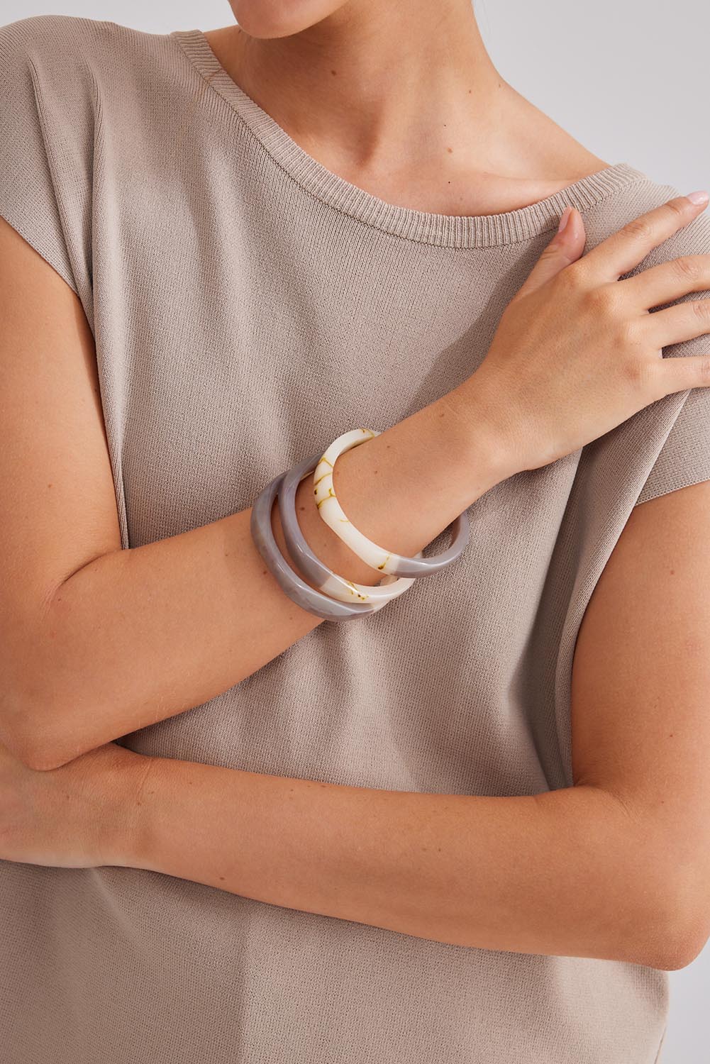 A model wearing size OneSize of the Balana Bangle Set in colour Grey (Grey), from the front, showing the whole outfit