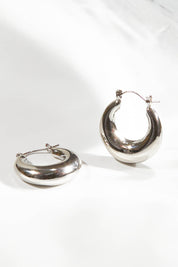 A model wearing size OneSize of the Fergie Earrings Small in colour Silver (Metallics), from the front, showing the whole outfit