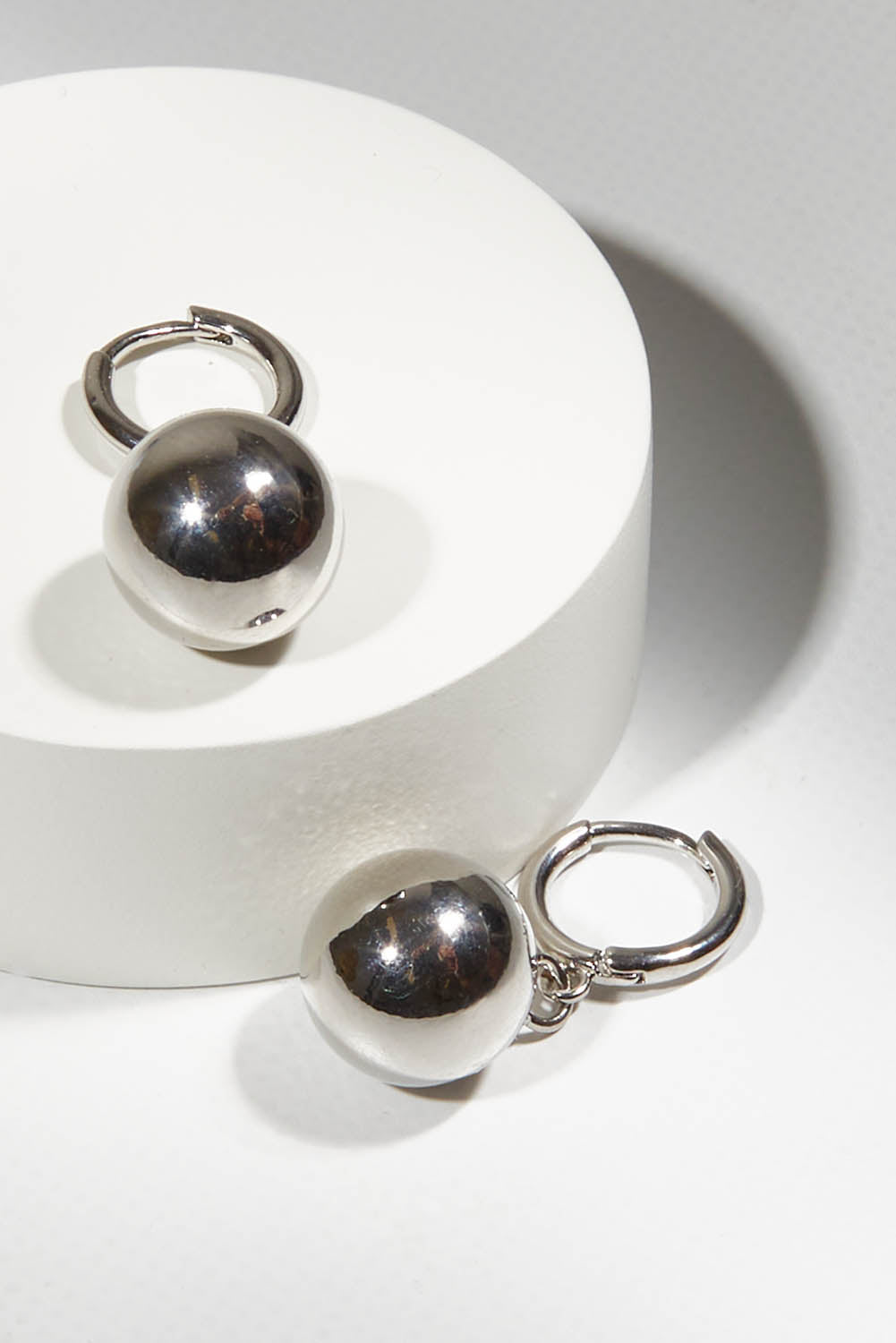 A model wearing size OneSize of the Mentone Earrings in colour Silver (Metallics), from the front, showing the whole outfit