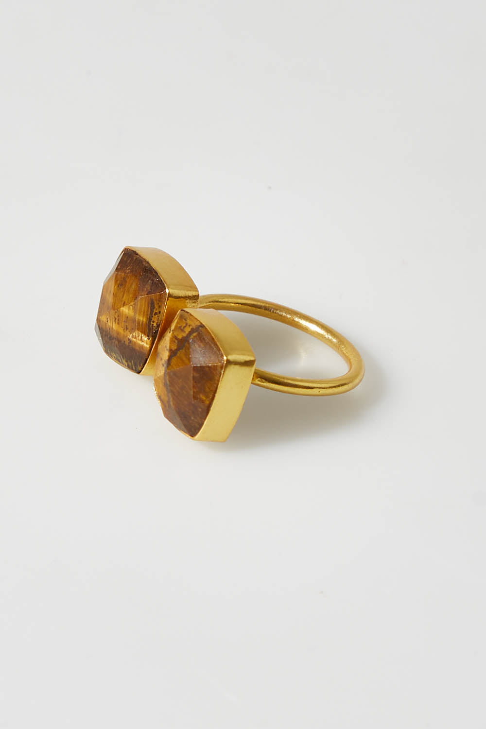 A model wearing size OneSize of the Kena Ring in colour Tigerseye, from the front, showing the whole outfit