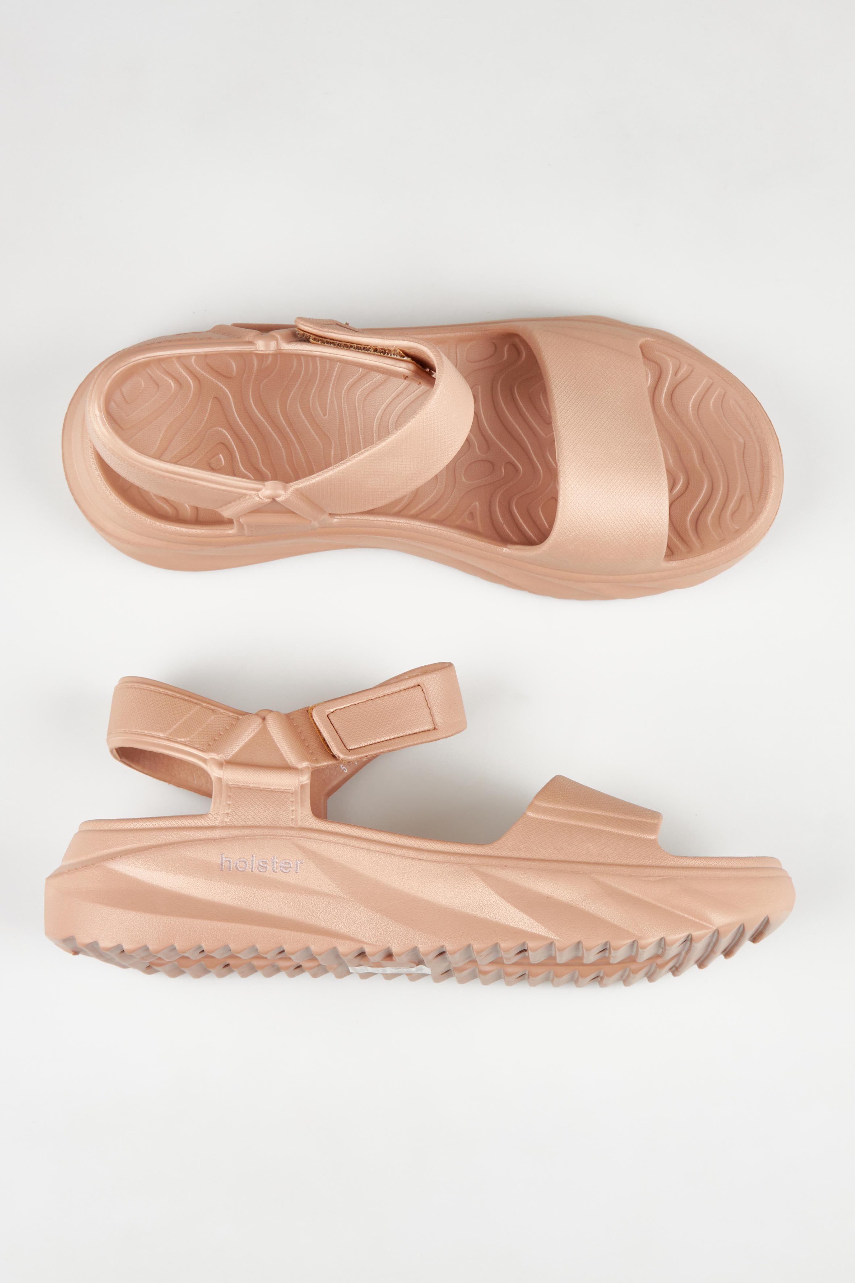 A model wearing size 7 of the Cloud Nine Eva Sandal in colour Natural, from the front, showing the whole outfit