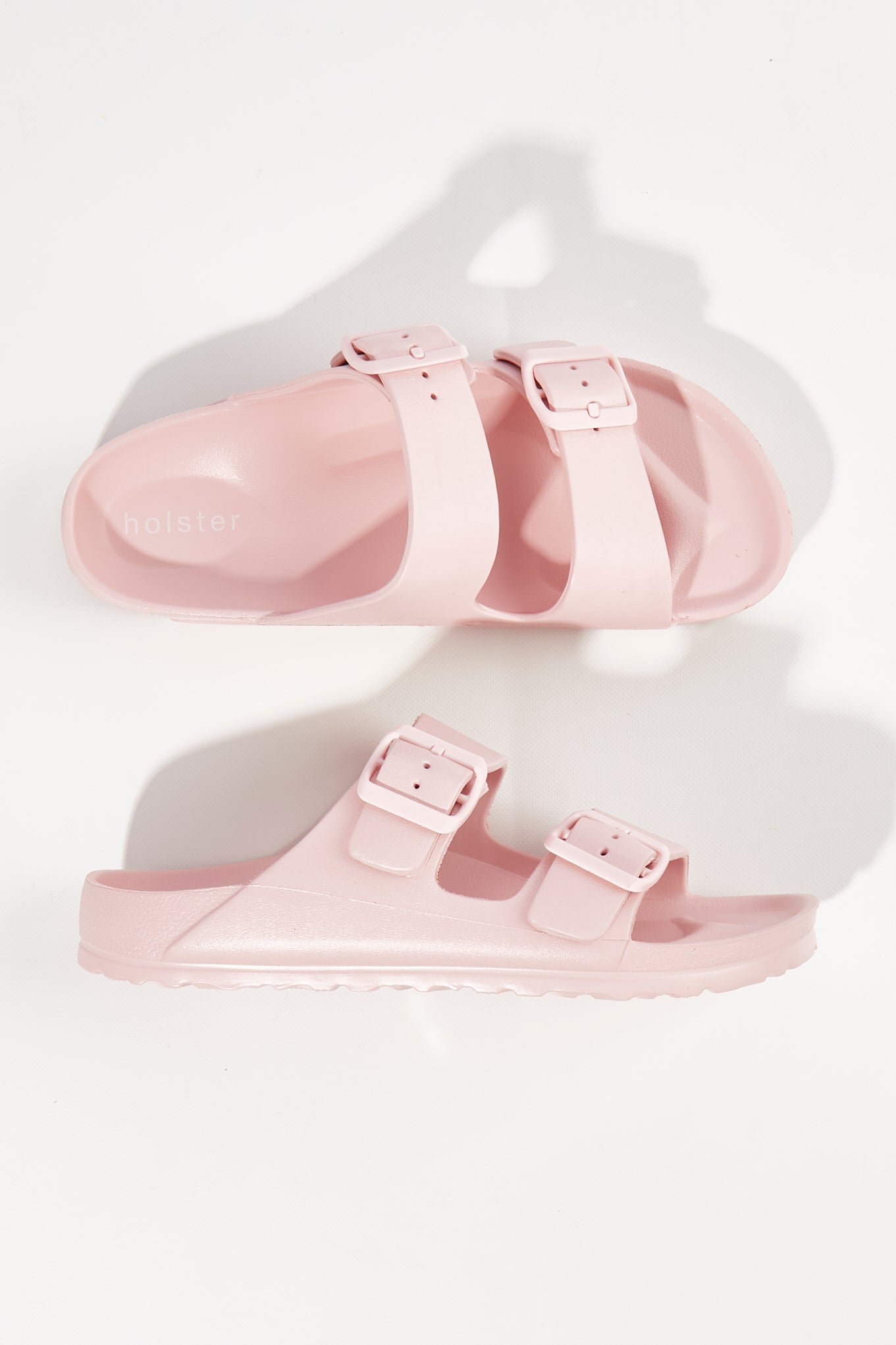 A model wearing size 6 of the Sundreamer EVA Slide in colour Blush (Pink), from the front, showing the whole outfit