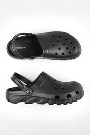 A model wearing size 6 of the Sundrifter Eva Slide in colour Black (Black), from the front, showing the whole outfit
