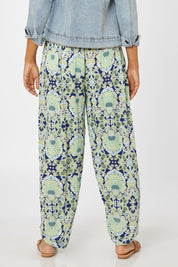 Model Olivia wearing size 10 of the Fez Pant in colour Cavendnavy (Blue), from the back
