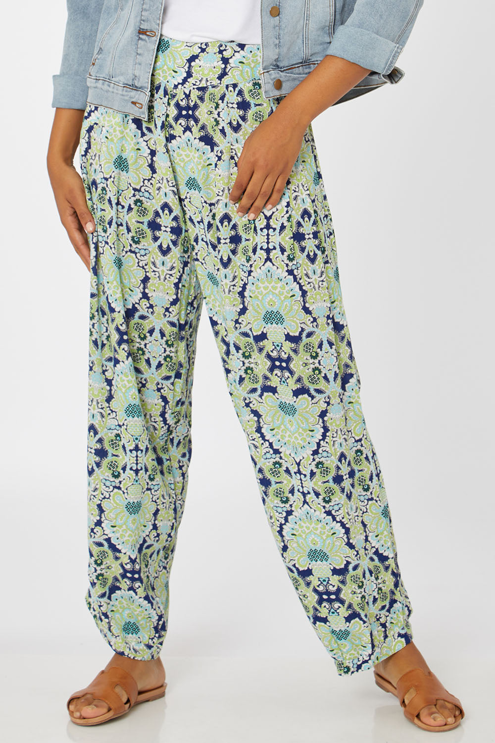 Model Olivia wearing size 10 of the Fez Pant in colour Cavendnavy (Blue), from the front, cropped image