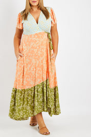 Model Fiona wearing size XL of the Margarita Dress in colour Sprinmulti, from the front, cropped image