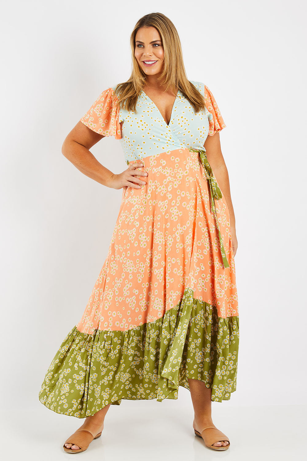 Model Fiona wearing size XL of the Margarita Dress in colour Sprinmulti, from the front, showing the whole outfit