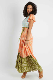 Model Pamela wearing size S of the Margarita Dress in colour Sprinmulti, from the front, showing the whole outfit