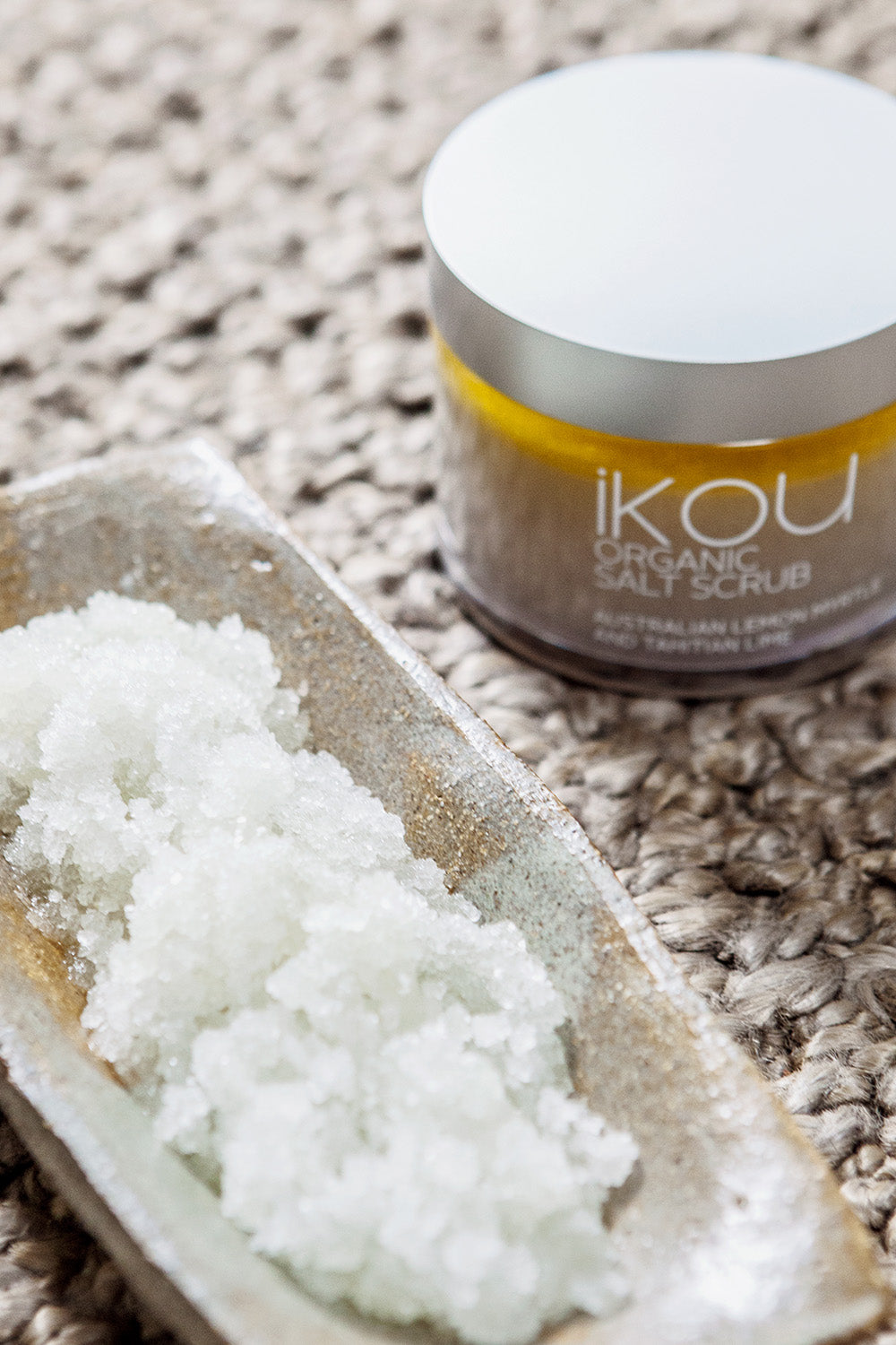 A model wearing the Lemon Myrtle Lime Organic Body Scrub in colour Lemonmyrtl (White), from the front, showing the whole outfit