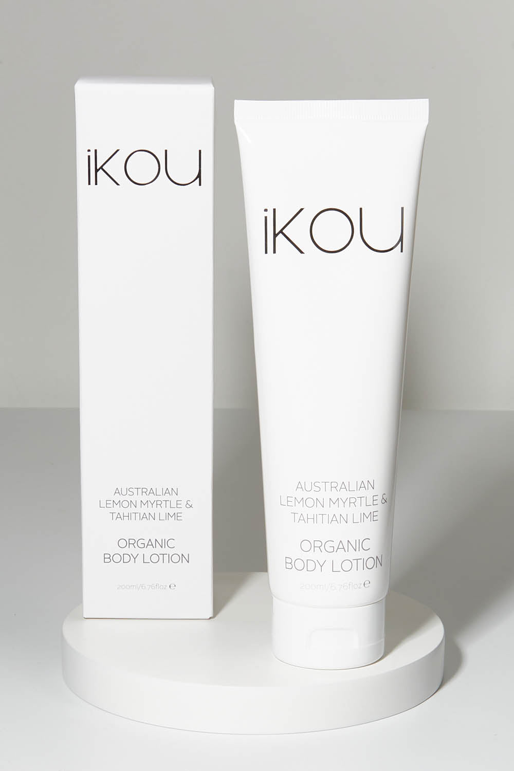 A model wearing size OneSize of the Lemon Myrtle And Lime Organic Body Lotion in colour Lemonmyrtl (White), from the front, showing the whole outfit