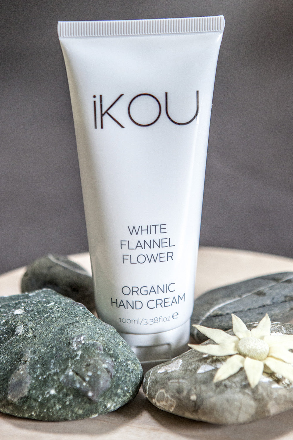 A model wearing the Hand Cream in colour Whiteflann (White), from the front, showing the whole outfit
