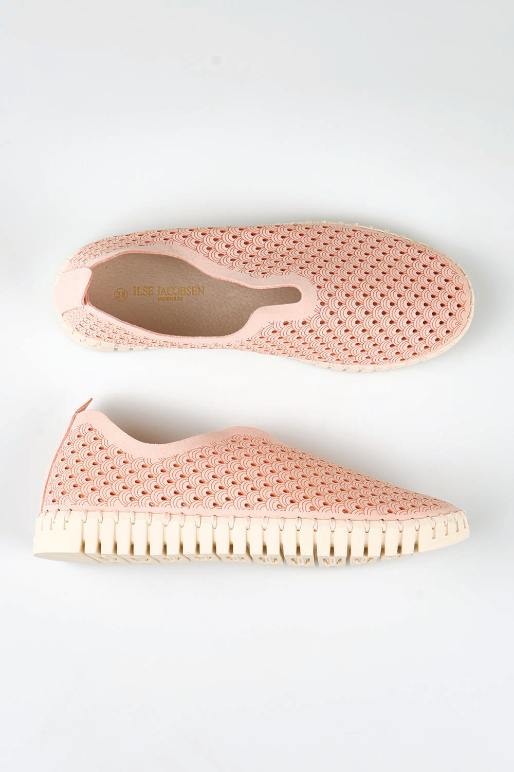 Model Genericm wearing size sample of the Tulip Sneaker – Adoberose in colour Adoberose, from an angle