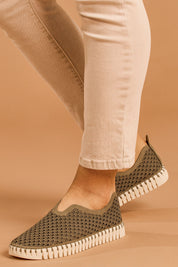 A model wearing size 38 of the Tulip Sneaker in colour Army (Green), from the front, cropped image