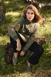 A model wearing the Tulip Sneaker in colour Army (Green), from the front, showing the whole outfit