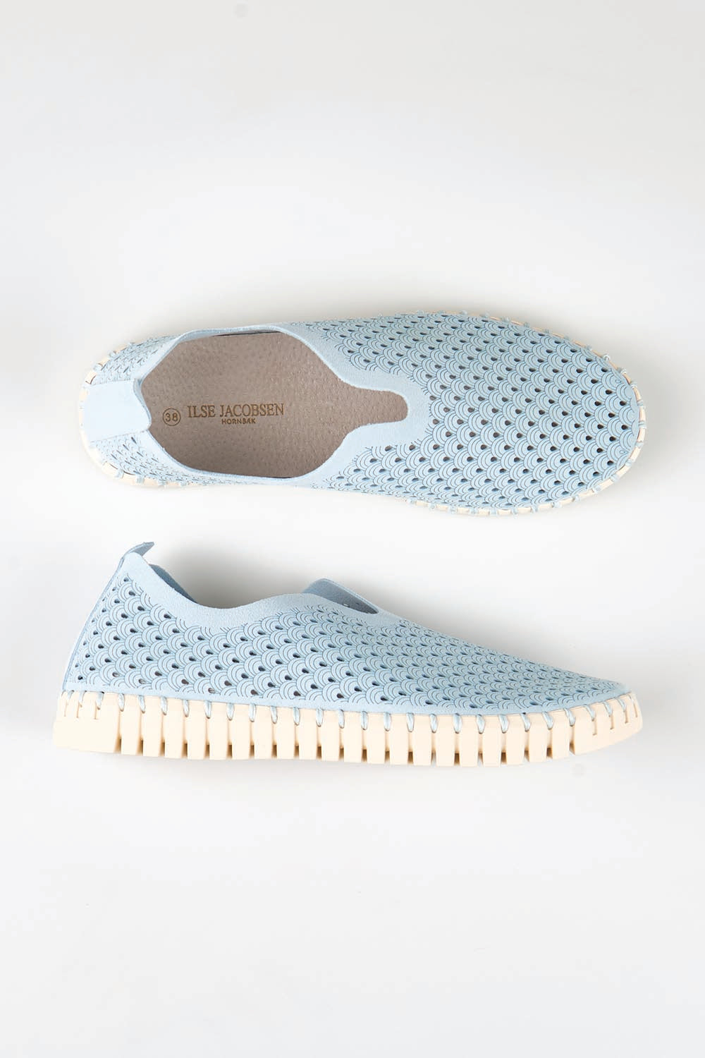 Model Genericm wearing size sample of the Tulip Sneaker – Ashblue in colour Ashblue, from an angle
