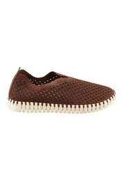 Product shot of the Tulip Sneaker in colour Brown, from the front