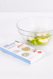 A model wearing size OneSize of the Reusable Food Wrapin colour Set Of 4 - Clear, from the front, showing the whole outfit