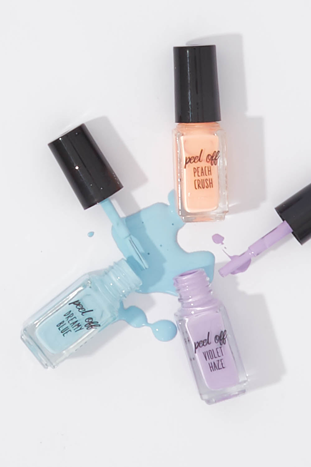 A model wearing size OneSize of the Soko Ready: Peel Off Nail Polish in colour Mix (Pink), from the front, showing the whole outfit