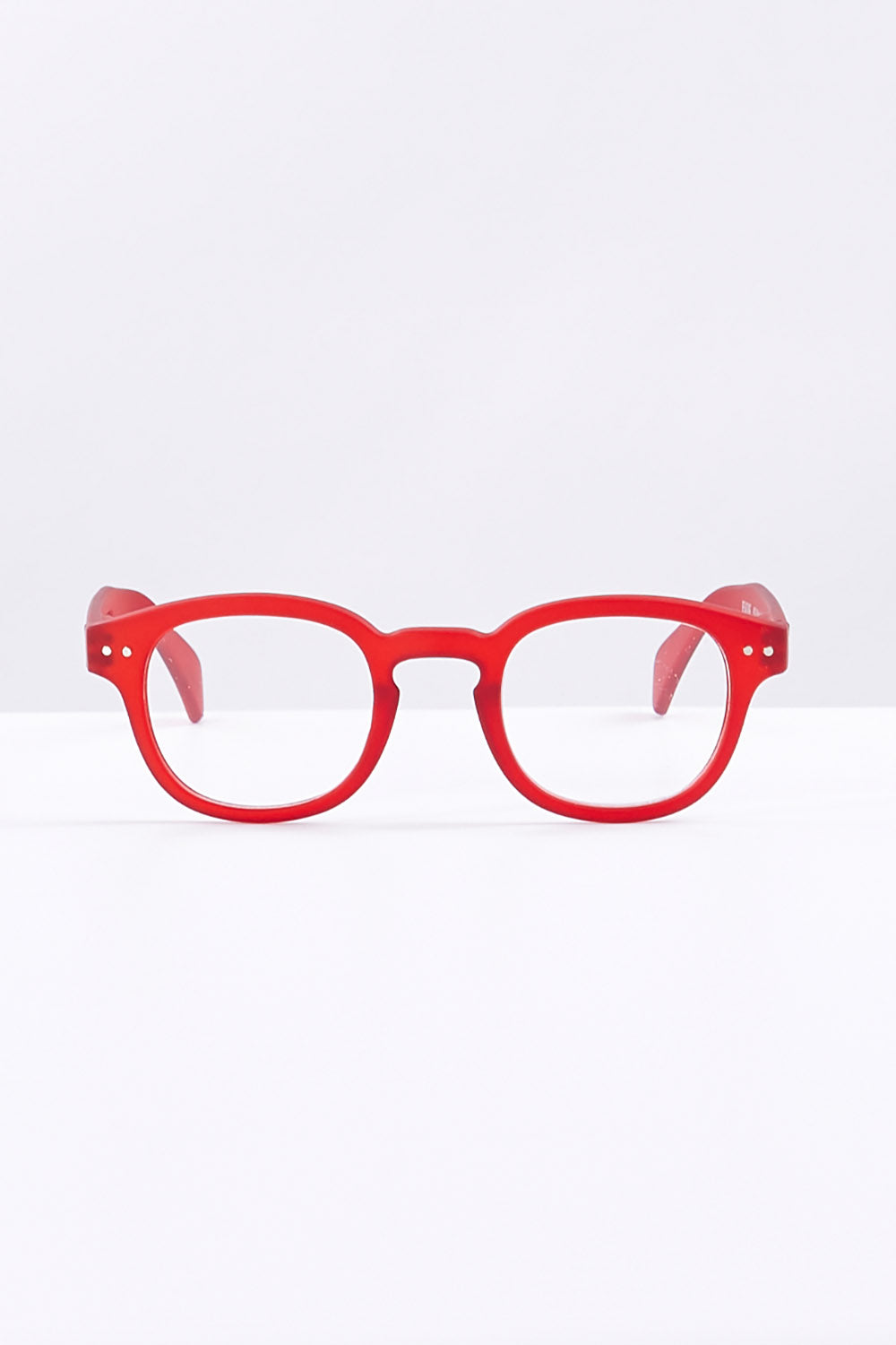 A model wearing size 1 of the Square Reading Glasses in colour Red (Red), from the front, showing the whole outfit