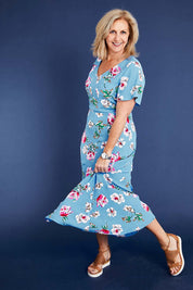 Model Sandy wearing size 12 of the Alliana V Neck Dress in colour Blufloral (Blue), from the front, showing the whole outfit