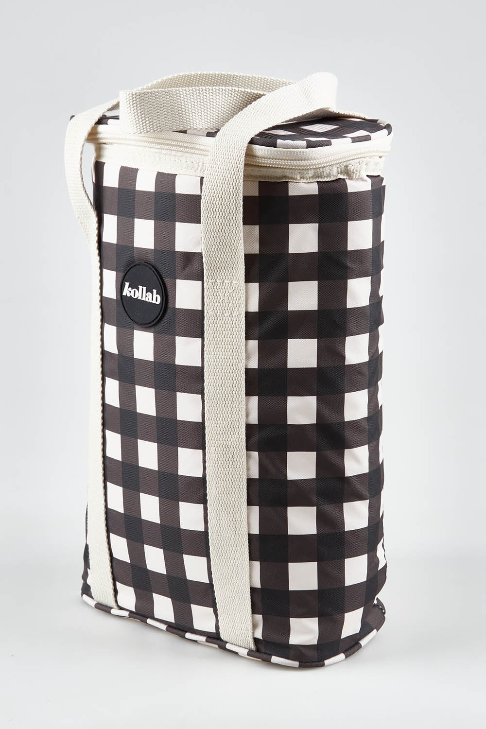 A model wearing the Premium Insulated Wine Cooler Bag in colour Blackcheck (Black), from the front, showing the whole outfit