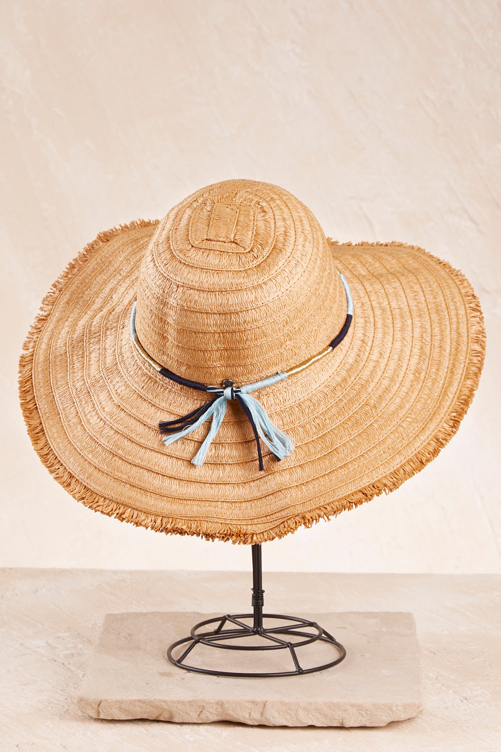 A model wearing size OneSize of the Kata Wide Brim Hat in colour Natural, from the front, showing the whole outfit