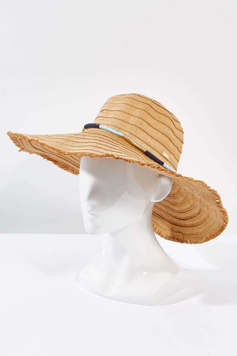 A model wearing size OneSize of the Kata Wide Brim Hat in colour Natural, from the front, showing the whole outfit