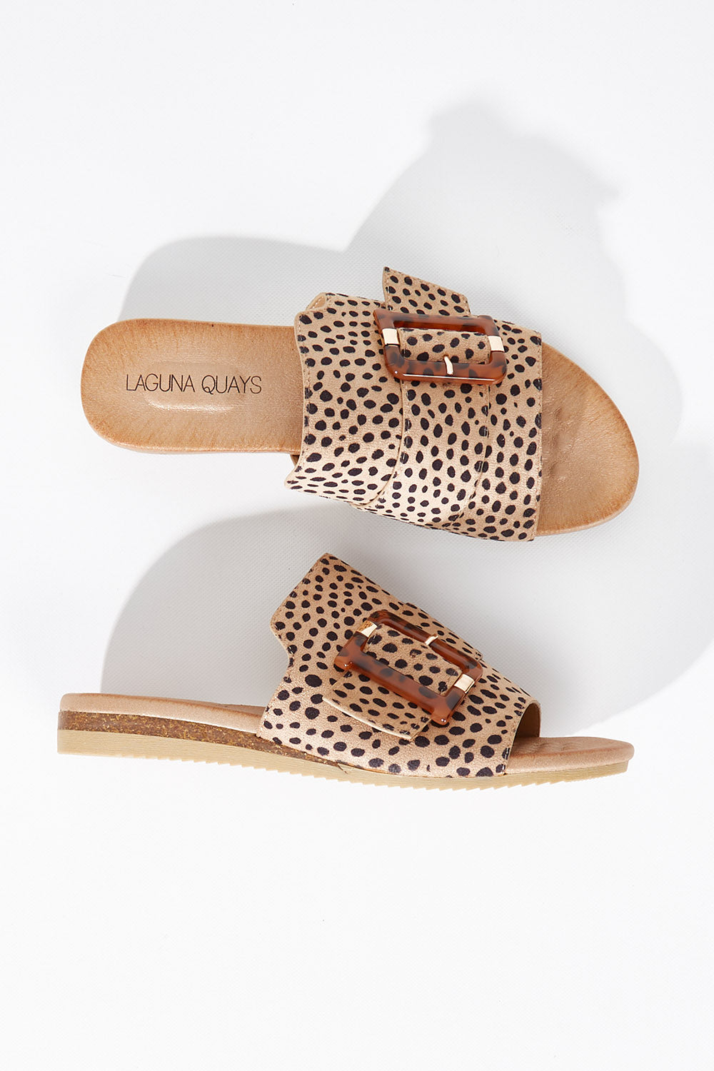 A model wearing size 37 of the Kivari Flat Slide in colour Beigecheet, from the front, showing the whole outfit