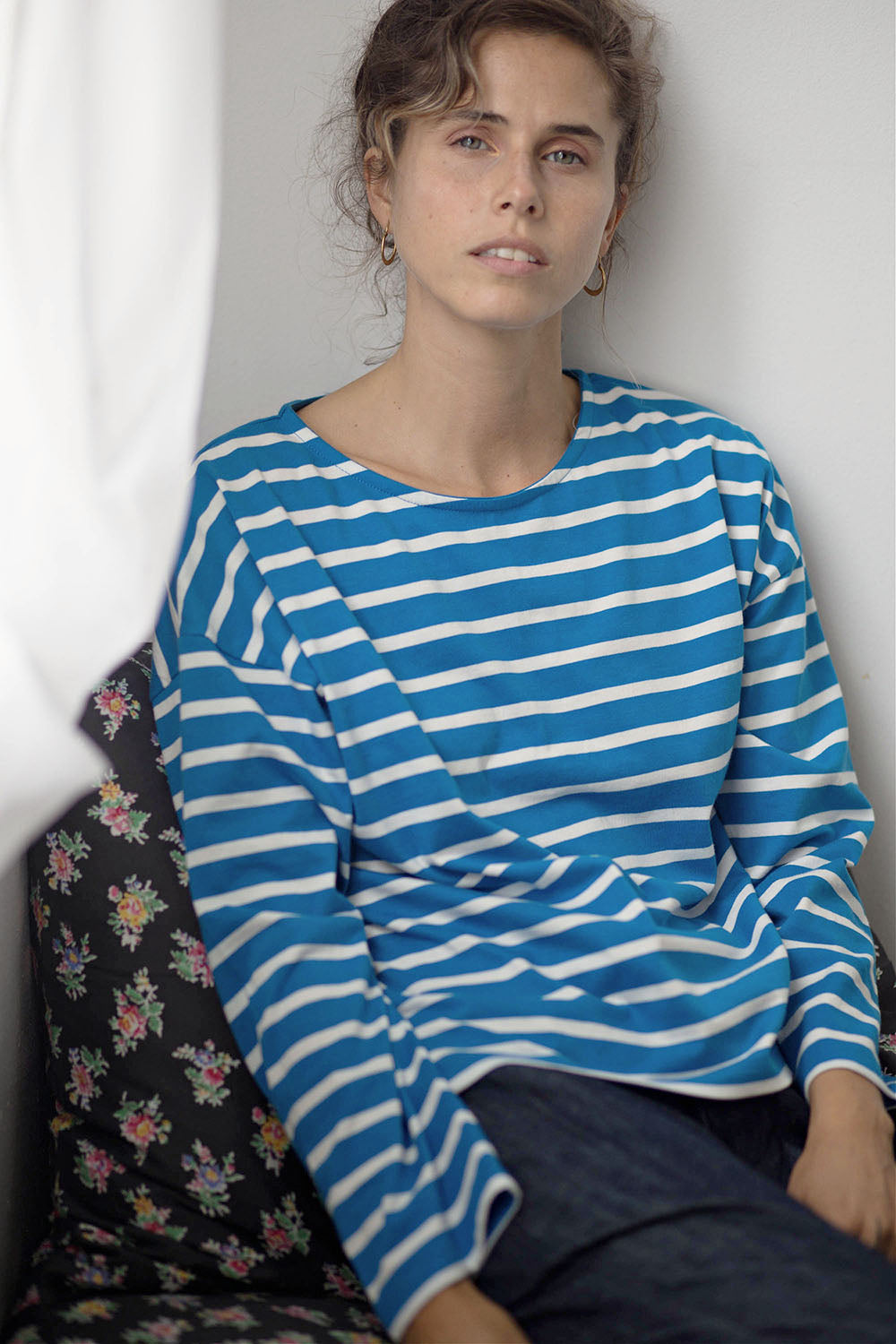 A model wearing the Brigitte Tee in colour Cobalt (Blue), from the front, showing the whole outfit