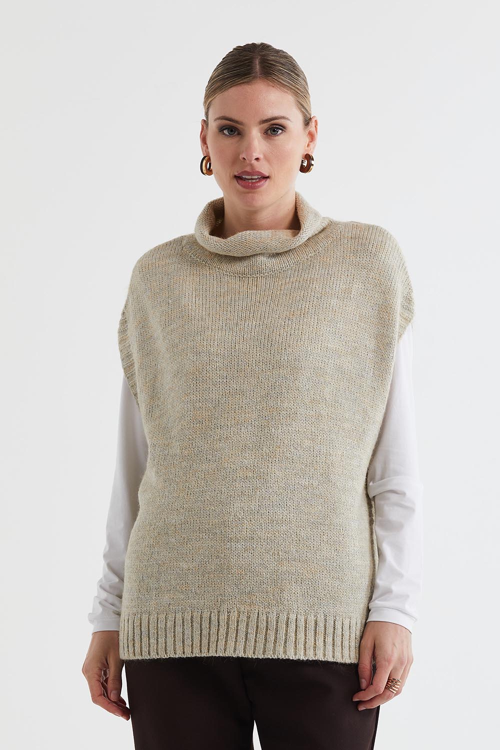 A model wearing the Lofty Tunic in colour Oat, from the front, cropped image