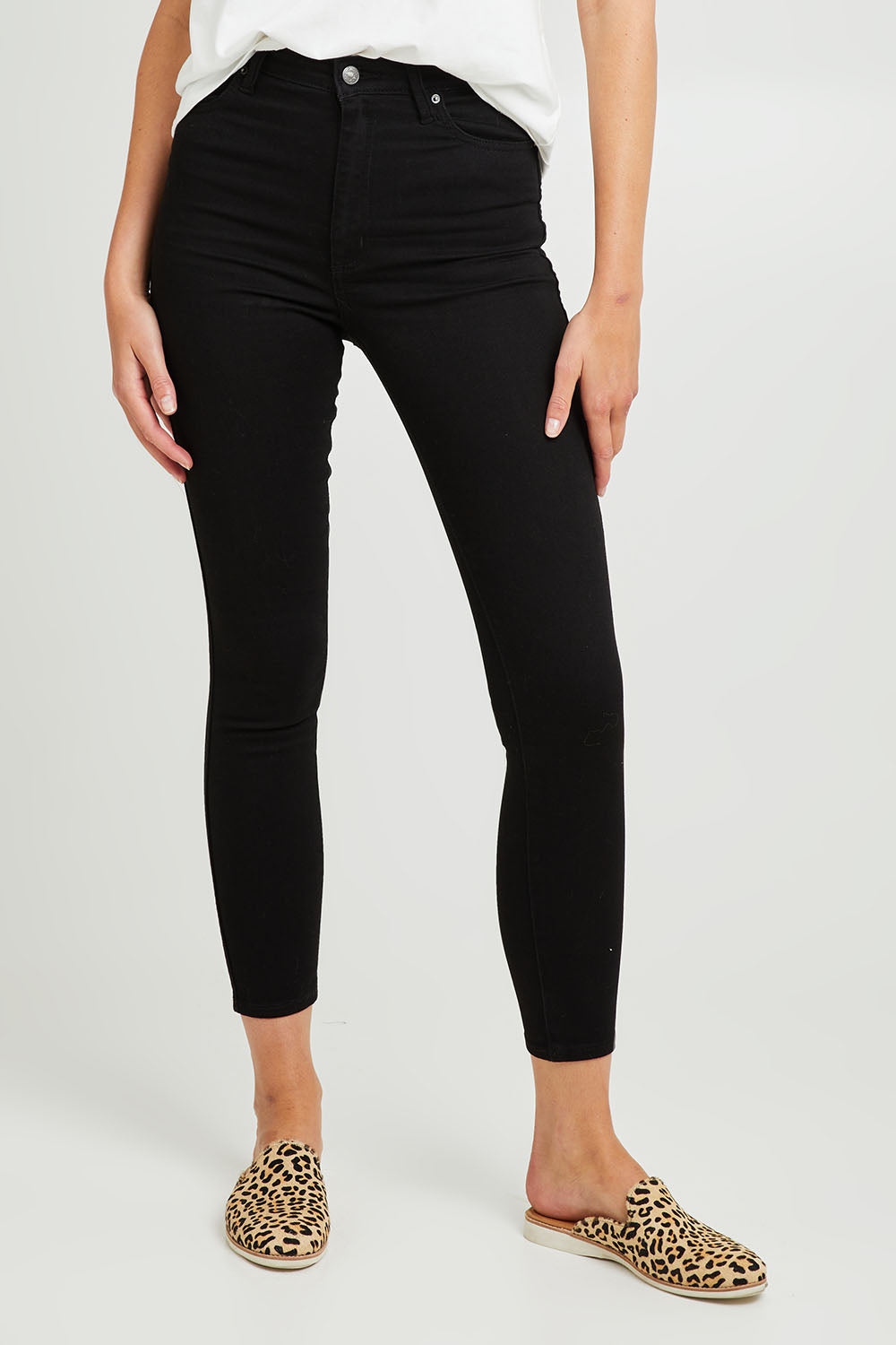 Model Madeline wearing size 8 of the Hi Rider Jean in colour Exblack (Black), from the front, cropped image