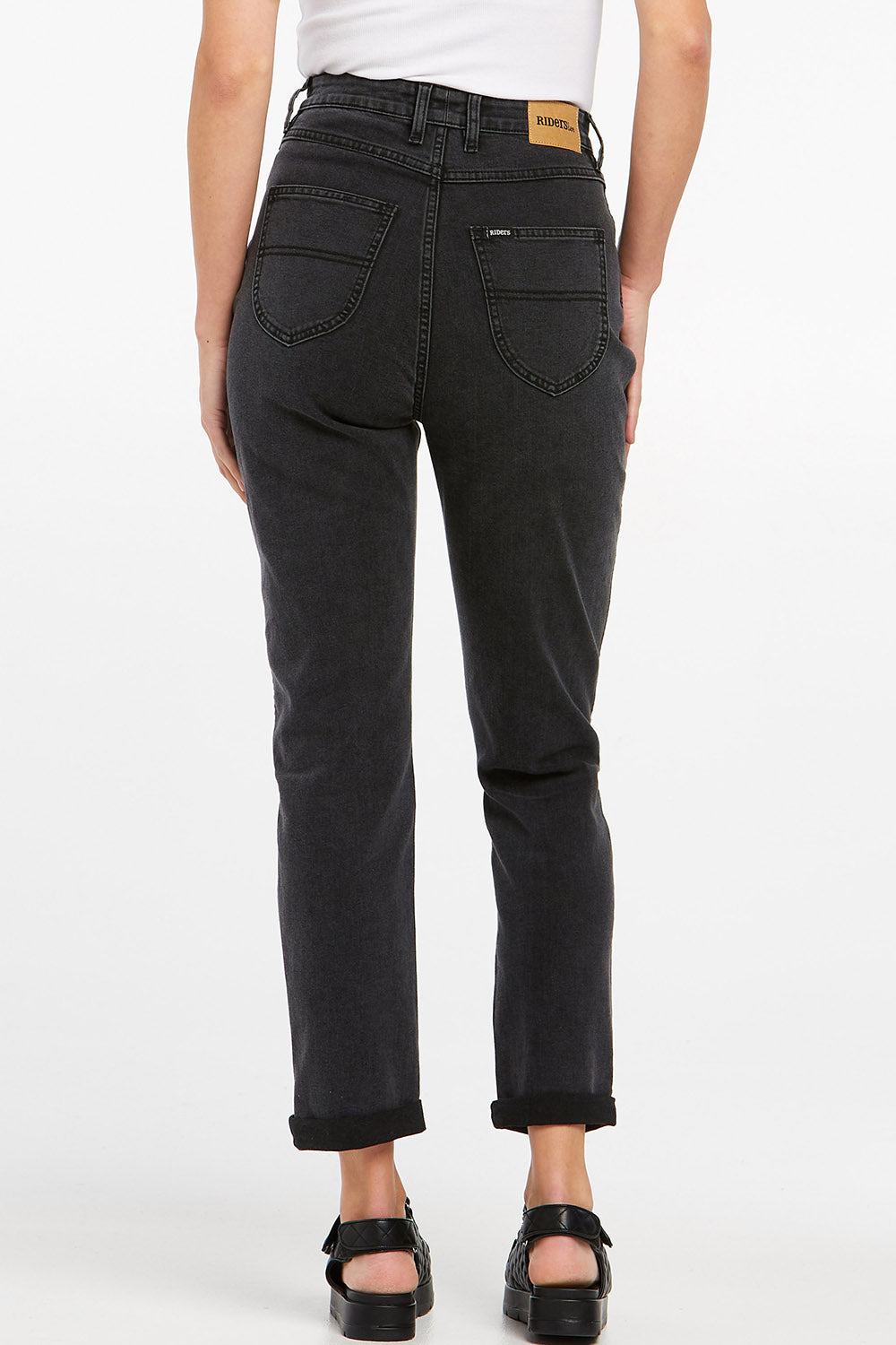 A model wearing the Hi Mom Curve in colour Silvlining (Black), from the back