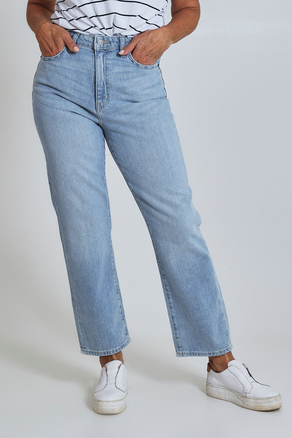 Model Sandy wearing size 10 of the Riders Hi Straight Leg Jean in colour Fadedblue (Blue), from the front, cropped image