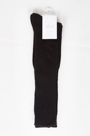 A model wearing size OneSize of the Slouchy Sock in colour Nero (Black), from the front, showing the whole outfit
