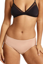 A model wearing the Midi Brief in colour Beige, from the front, cropped image
