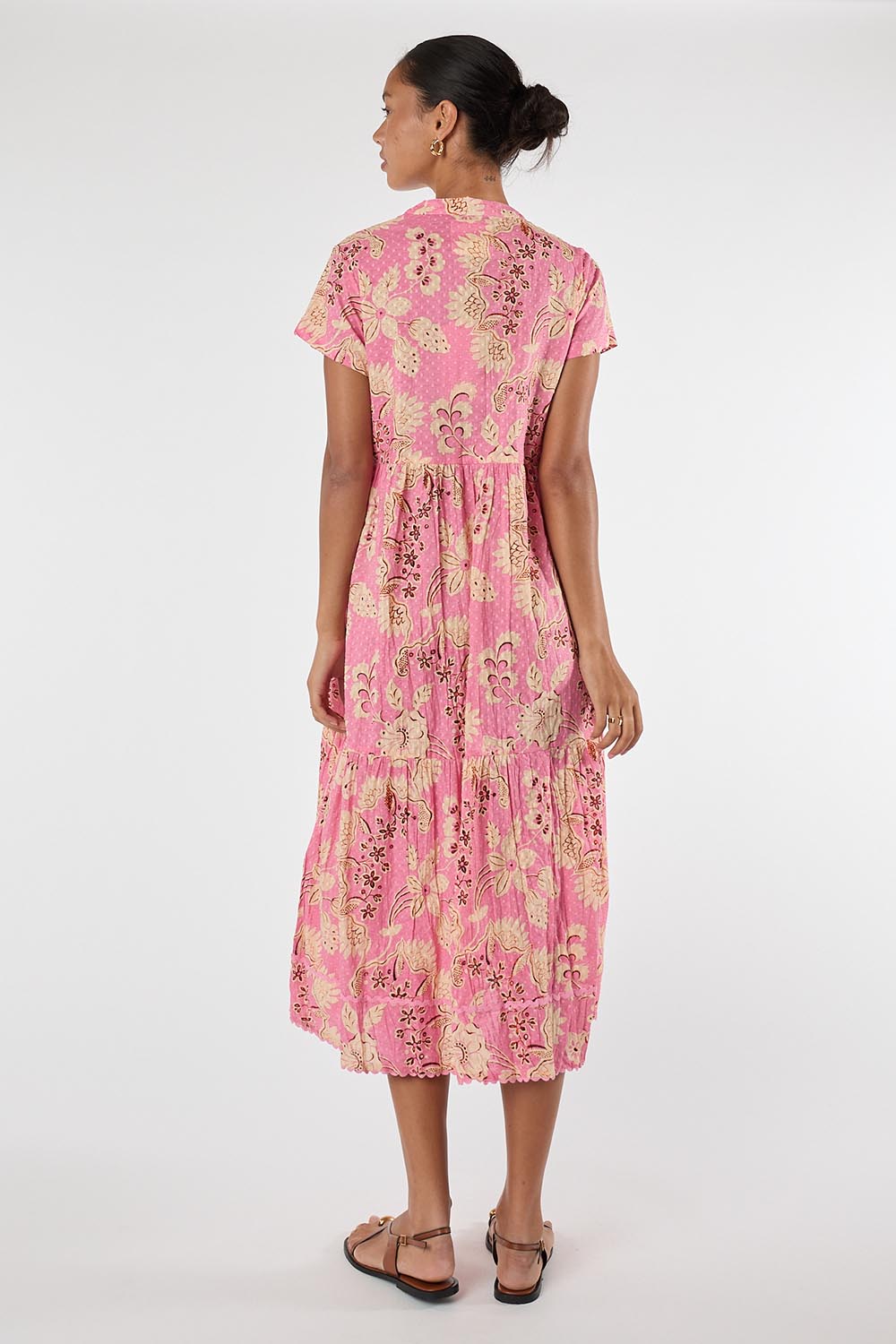 Model Genericm wearing size sample of the Astrid Midi Dress – Dustypink in colour Dustypink, from the front