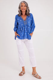 Model Luisa wearing size S of the Beach Pant in colour White (White), from the front, showing the whole outfit
