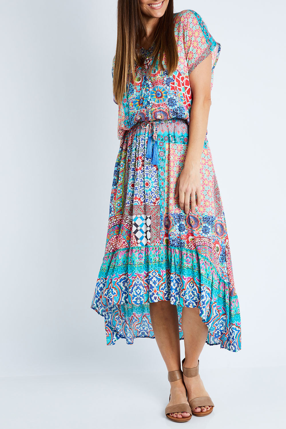 Model Anna wearing size S of the Isadora Dress in colour Print (Blue), from the front, cropped image