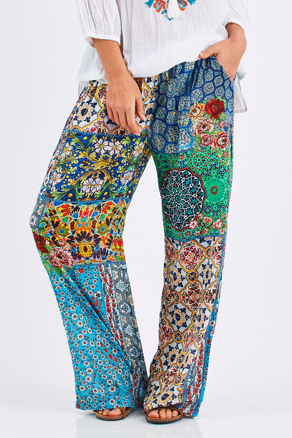 Model Chesska wearing size S of the Tangier Pant in colour Print (Blue), from the front, showing the whole outfit