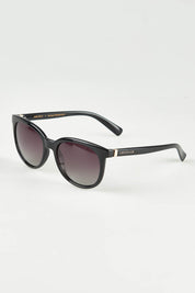 A model wearing size OneSize of the Bella Sunglasses in colour Black (Black), from the front, showing the whole outfit