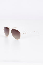 A model wearing size OneSize of the Mara Sunglasses in colour Gold (Metallics), from the front, showing the whole outfit