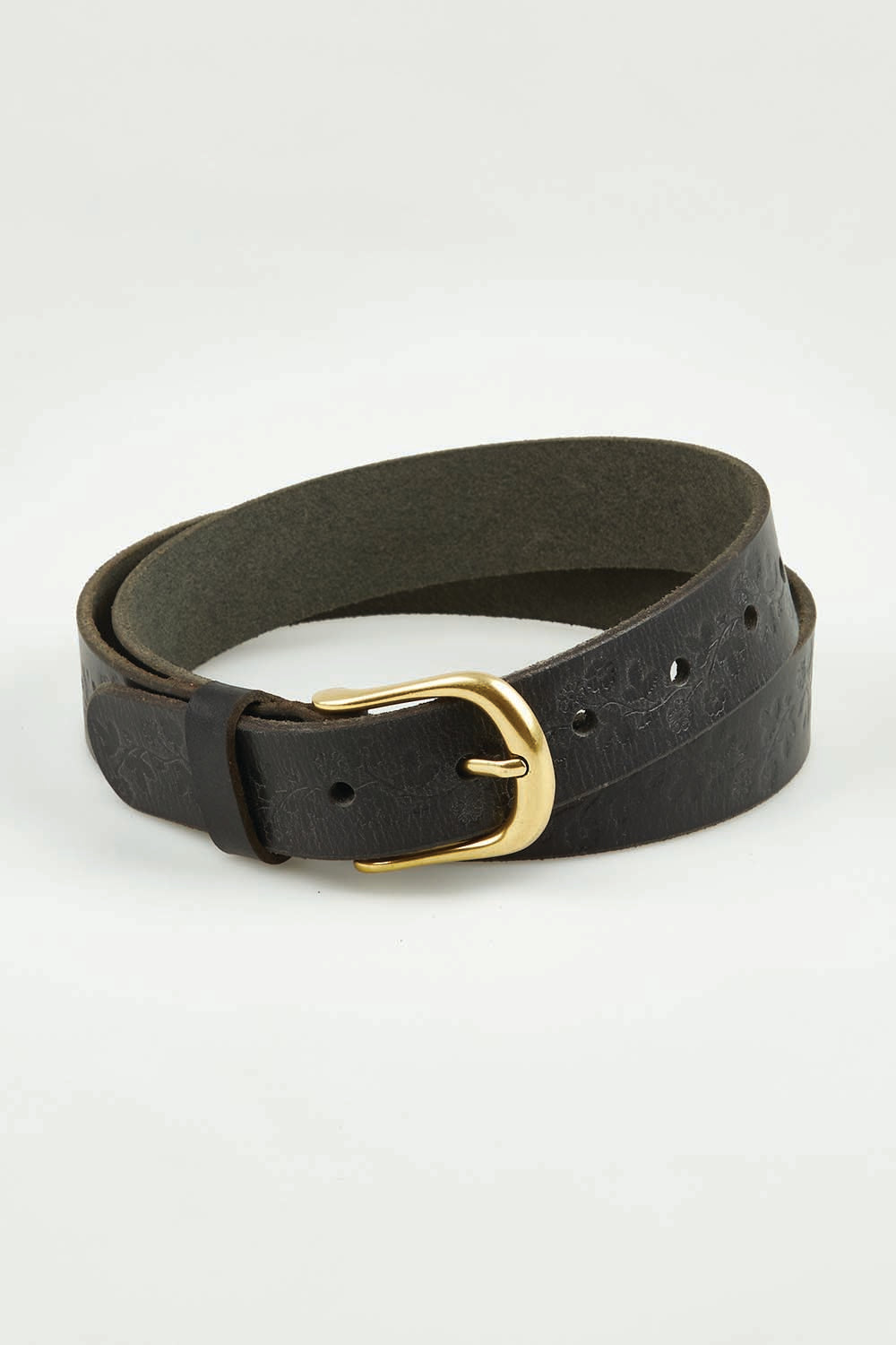 A model wearing size S of the Kylie Leather Belt in colour Black (Black), from the front, showing the whole outfit