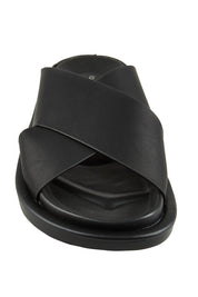 Product shot of the Alara Crossover Slide in colour Black (Black), detail