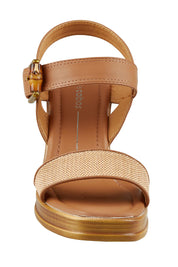 Product shot of the Burgos Heel in colour Caramel, detail