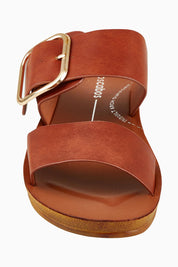 Product shot of the Doti Double Strap Slide in colour Cognac, detail
