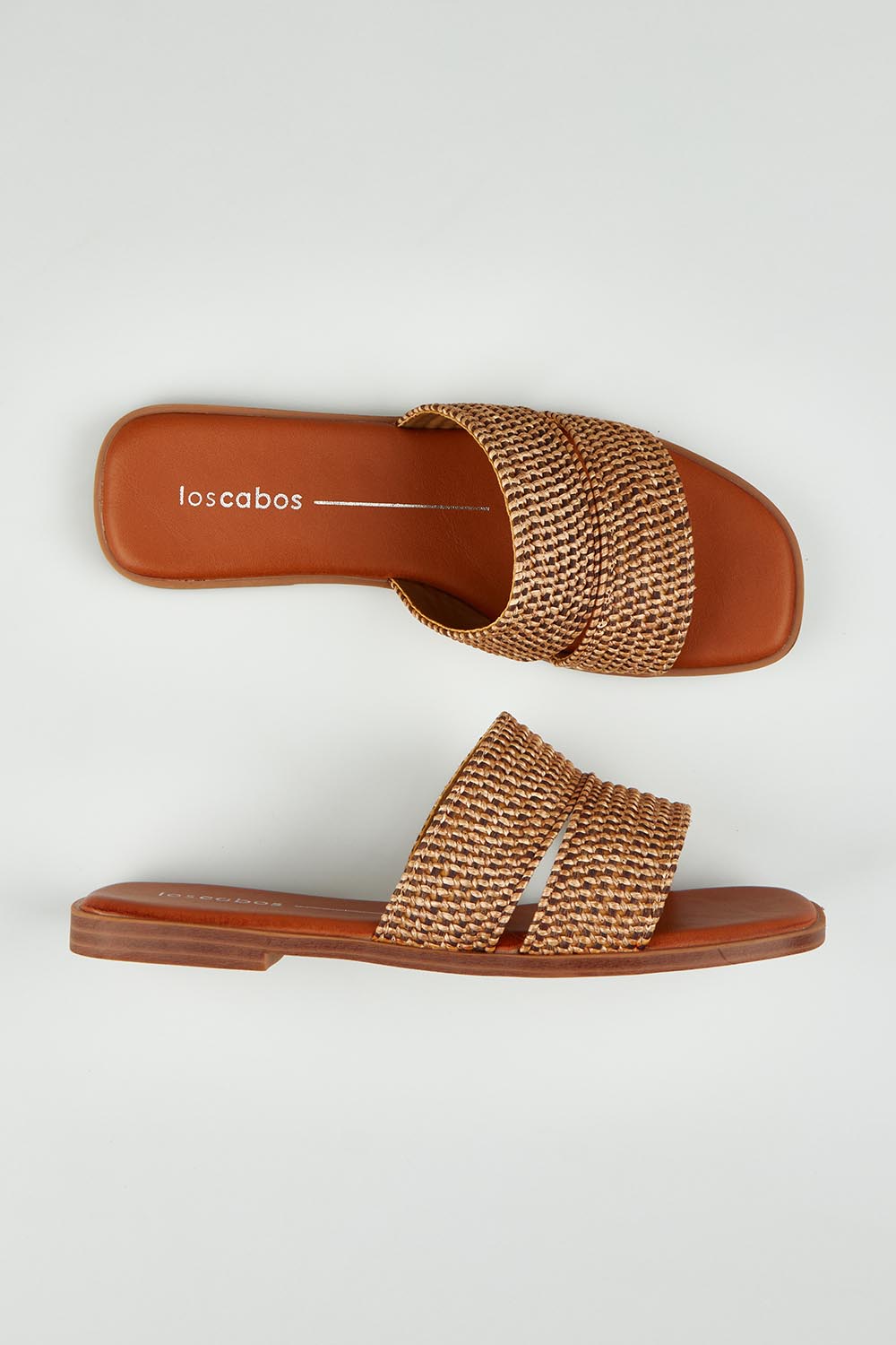 A model wearing size 37 of the Las Slide in colour Chocolate, from the front, showing the whole outfit