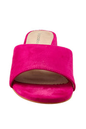 Product shot of the Zayne Slip On Heel in colour Fushia (Pink), detail