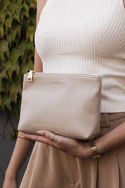 A model wearing The Everyday Pouch in colour Oat, from the front, showing the whole outfit