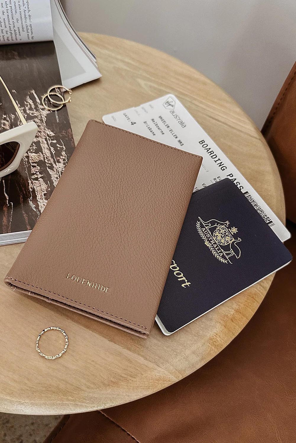 A model wearing the Venice Passport Wallet in colour Mocha, from the front, showing the whole outfit